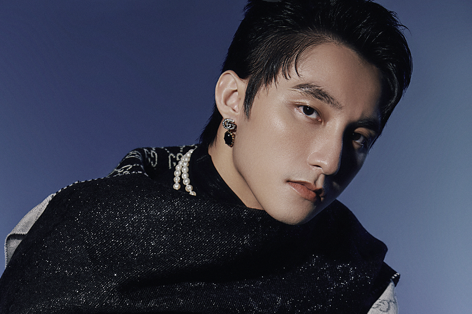 Sơn Tùng M-TP biểu diễn sôi động