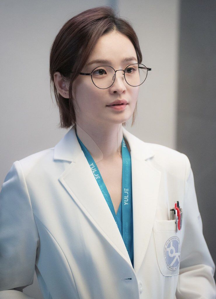 Jeon Mi-do trong Hospital Playlist