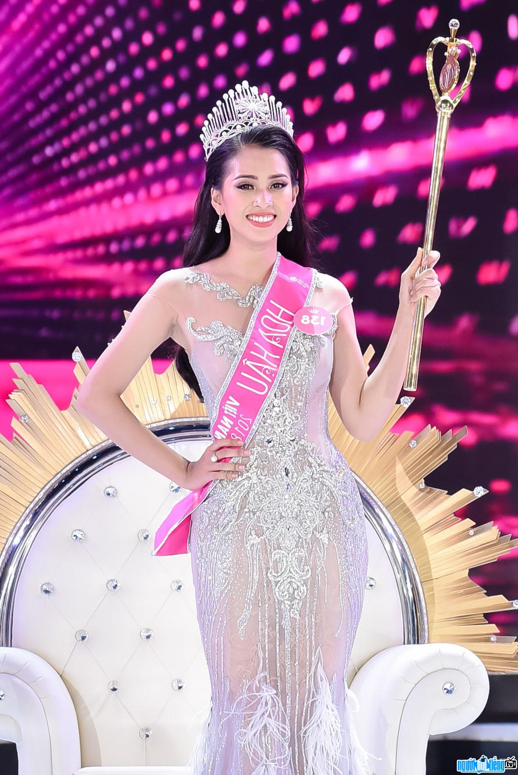 Trần Tiểu Vy với vương miện Hoa hậu Việt Nam 2018
