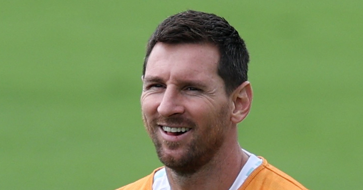 Lần đầu tiên trong lịch sử Ronaldo và Messi sát cánh cùng một đội: Trận chia tay Carlos Tevez tại La Bombonera